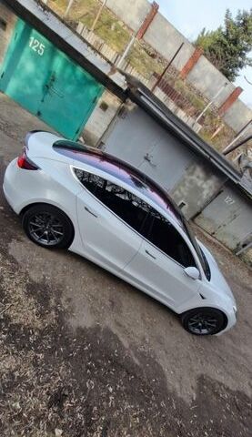Білий Тесла Модель 3, об'ємом двигуна 0 л та пробігом 160 тис. км за 17000 $, фото 1 на Automoto.ua