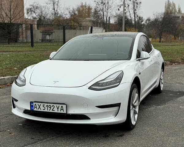 Белый Тесла Модель 3, объемом двигателя 0 л и пробегом 60 тыс. км за 17000 $, фото 1 на Automoto.ua