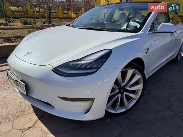 Білий Тесла Модель 3, об'ємом двигуна 0 л та пробігом 79 тис. км за 16000 $, фото 1 на Automoto.ua