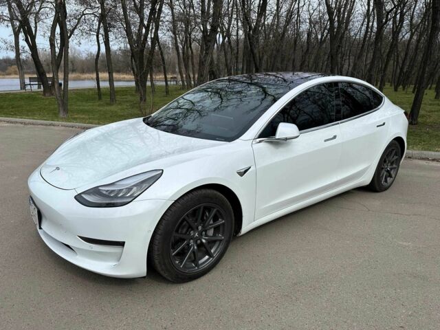 Белый Тесла Модель 3, объемом двигателя 0 л и пробегом 1 тыс. км за 18500 $, фото 1 на Automoto.ua