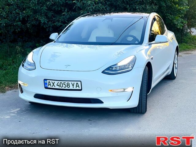 Білий Тесла Модель 3, об'ємом двигуна 0 л та пробігом 107 тис. км за 18000 $, фото 1 на Automoto.ua