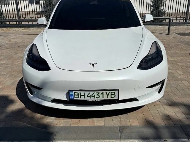 Белый Тесла Модель 3, объемом двигателя 0 л и пробегом 100 тыс. км за 21000 $, фото 1 на Automoto.ua