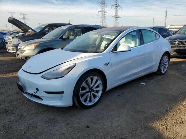 Білий Тесла Модель 3, об'ємом двигуна 0 л та пробігом 42 тис. км за 6600 $, фото 1 на Automoto.ua