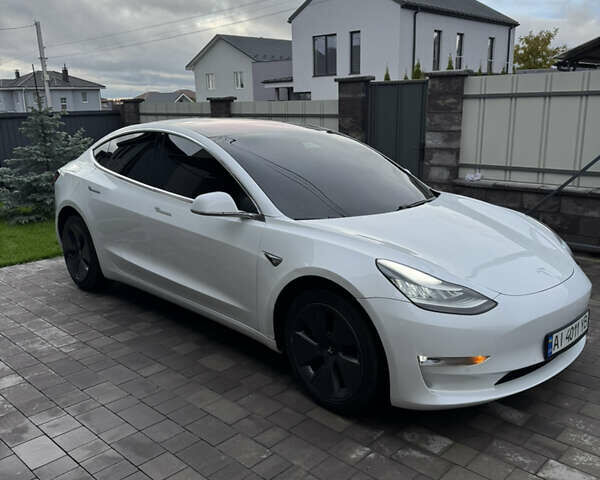 Білий Тесла Модель 3, об'ємом двигуна 0 л та пробігом 97 тис. км за 18400 $, фото 1 на Automoto.ua
