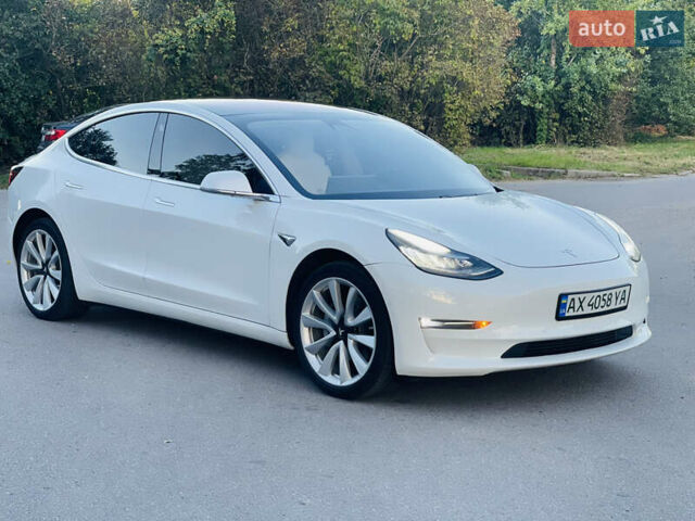 Белый Тесла Модель 3, объемом двигателя 0 л и пробегом 107 тыс. км за 17450 $, фото 1 на Automoto.ua