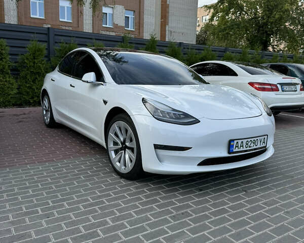 Белый Тесла Модель 3, объемом двигателя 0 л и пробегом 122 тыс. км за 16500 $, фото 1 на Automoto.ua