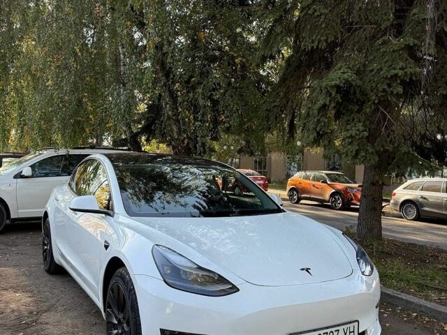 Білий Тесла Модель 3, об'ємом двигуна 0 л та пробігом 134 тис. км за 16500 $, фото 1 на Automoto.ua
