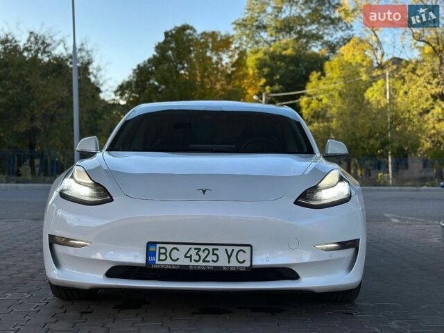 Белый Тесла Модель 3, объемом двигателя 0 л и пробегом 185 тыс. км за 15700 $, фото 1 на Automoto.ua
