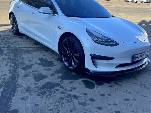 Білий Тесла Модель 3, об'ємом двигуна 0 л та пробігом 165 тис. км за 17000 $, фото 1 на Automoto.ua