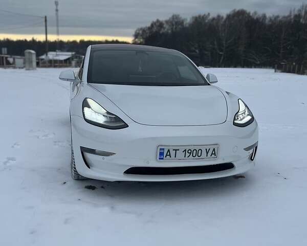 Белый Тесла Модель 3, объемом двигателя 0 л и пробегом 108 тыс. км за 23000 $, фото 1 на Automoto.ua