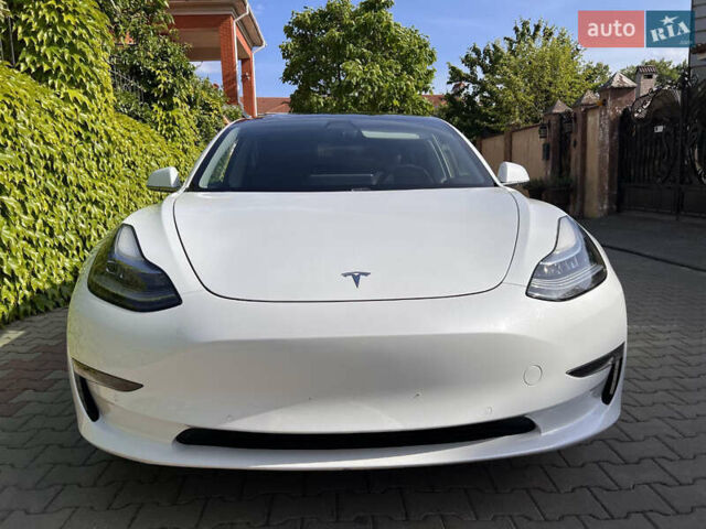 Белый Тесла Модель 3, объемом двигателя 0 л и пробегом 68 тыс. км за 17200 $, фото 1 на Automoto.ua