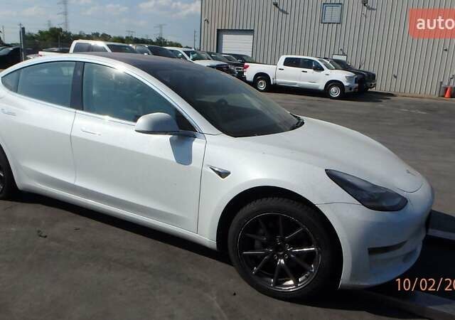 Белый Тесла Модель 3, объемом двигателя 0 л и пробегом 74 тыс. км за 15600 $, фото 1 на Automoto.ua