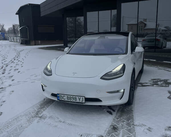Белый Тесла Модель 3, объемом двигателя 0 л и пробегом 105 тыс. км за 18500 $, фото 1 на Automoto.ua