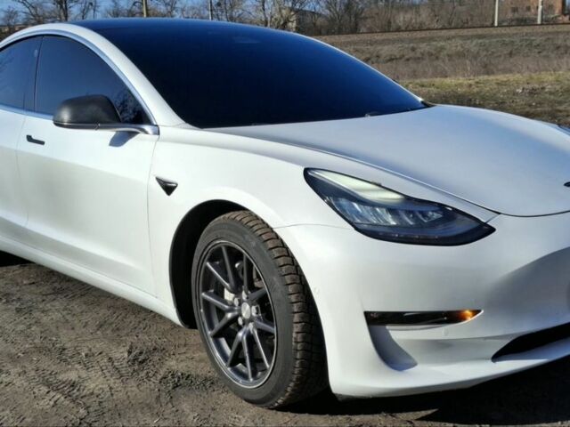 Белый Тесла Модель 3, объемом двигателя 0 л и пробегом 194 тыс. км за 18000 $, фото 1 на Automoto.ua