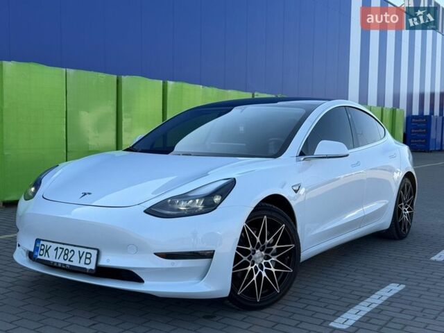 Білий Тесла Модель 3, об'ємом двигуна 0 л та пробігом 88 тис. км за 16999 $, фото 1 на Automoto.ua