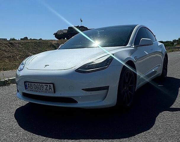 Білий Тесла Модель 3, об'ємом двигуна 0 л та пробігом 146 тис. км за 18499 $, фото 1 на Automoto.ua