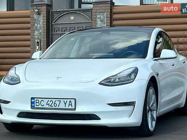Белый Тесла Модель 3, объемом двигателя 0 л и пробегом 135 тыс. км за 17200 $, фото 1 на Automoto.ua