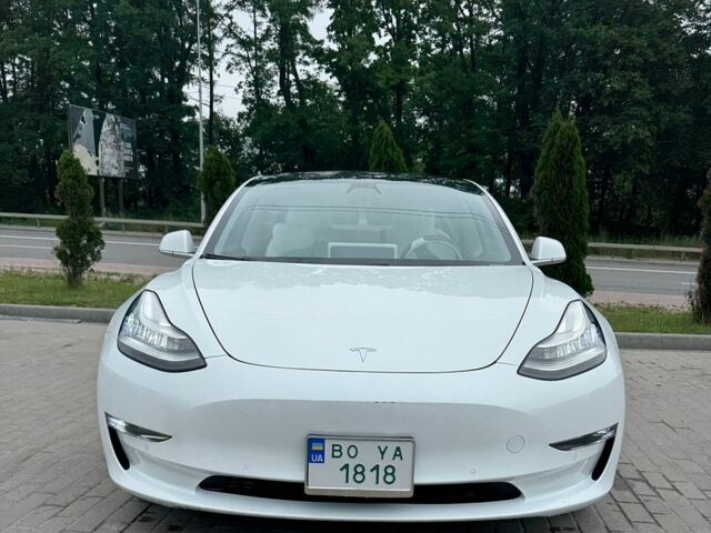 Білий Тесла Модель 3, об'ємом двигуна 0 л та пробігом 37 тис. км за 19500 $, фото 1 на Automoto.ua