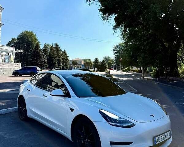 Білий Тесла Модель 3, об'ємом двигуна 0 л та пробігом 131 тис. км за 15900 $, фото 1 на Automoto.ua