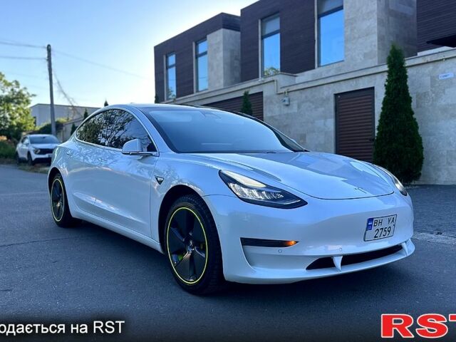 Білий Тесла Модель 3, об'ємом двигуна 0.34 л та пробігом 111 тис. км за 16700 $, фото 1 на Automoto.ua