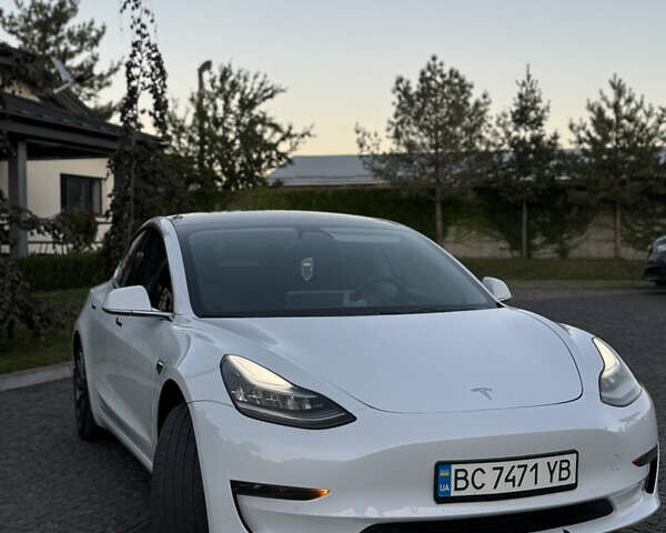 Белый Тесла Модель 3, объемом двигателя 0 л и пробегом 180 тыс. км за 14000 $, фото 1 на Automoto.ua