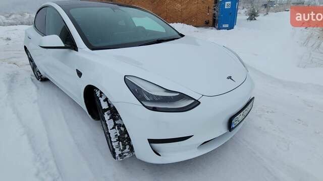 Білий Тесла Модель 3, об'ємом двигуна 0 л та пробігом 130 тис. км за 15500 $, фото 1 на Automoto.ua
