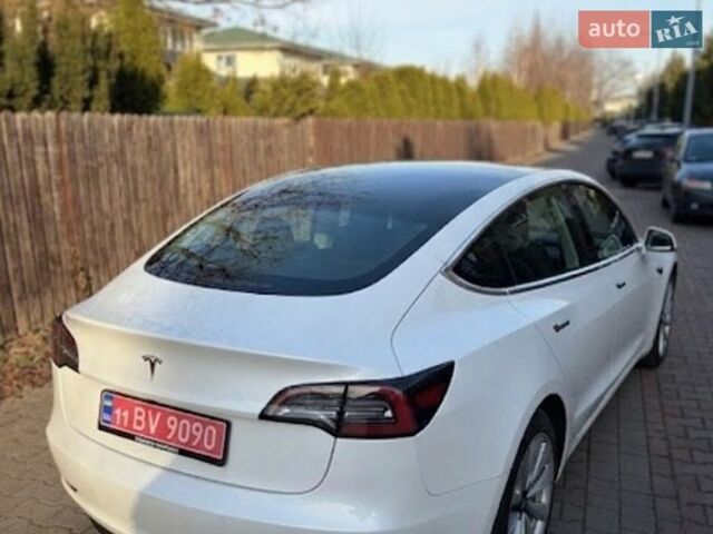 Белый Тесла Модель 3, объемом двигателя 0 л и пробегом 100 тыс. км за 13200 $, фото 1 на Automoto.ua