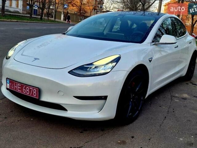 Білий Тесла Модель 3, об'ємом двигуна 0 л та пробігом 92 тис. км за 18600 $, фото 1 на Automoto.ua