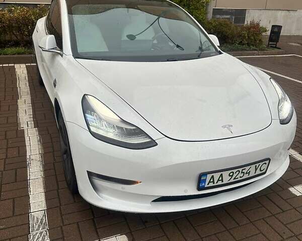 Білий Тесла Модель 3, об'ємом двигуна 0 л та пробігом 106 тис. км за 18500 $, фото 1 на Automoto.ua