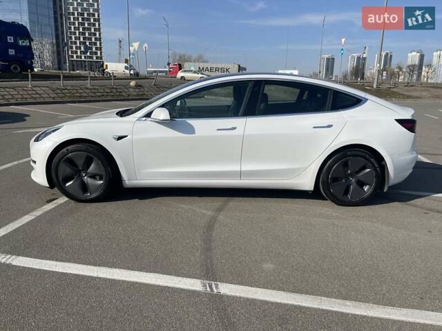 Білий Тесла Модель 3, об'ємом двигуна 0 л та пробігом 105 тис. км за 17200 $, фото 1 на Automoto.ua
