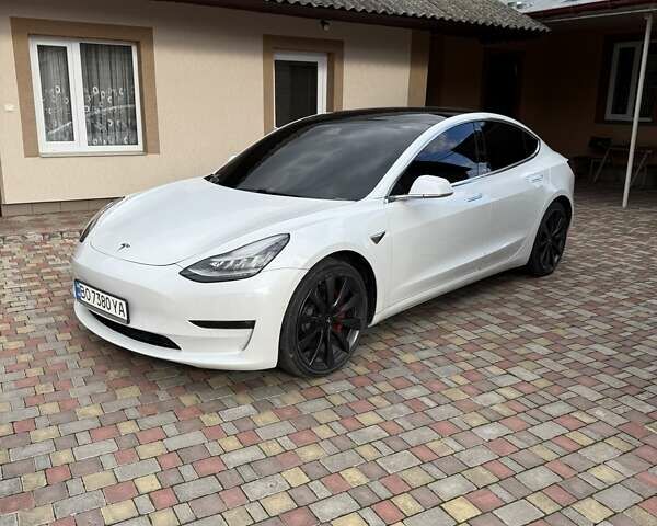 Белый Тесла Модель 3, объемом двигателя 0 л и пробегом 143 тыс. км за 18900 $, фото 1 на Automoto.ua