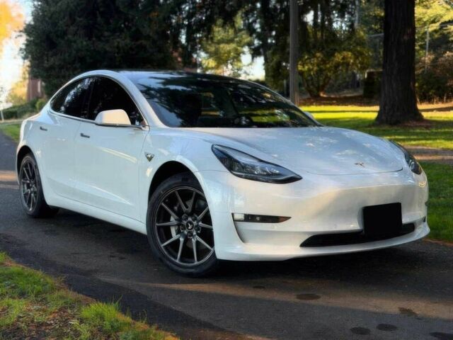 Белый Тесла Модель 3, объемом двигателя 0 л и пробегом 46 тыс. км за 10000 $, фото 1 на Automoto.ua