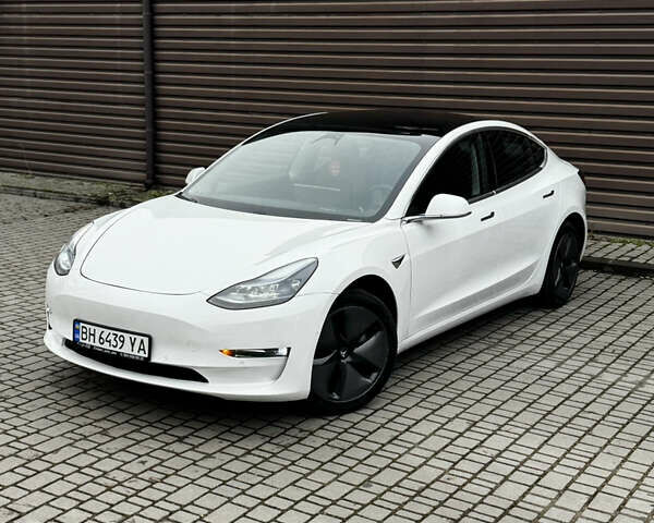 Белый Тесла Модель 3, объемом двигателя 0 л и пробегом 45 тыс. км за 15600 $, фото 1 на Automoto.ua