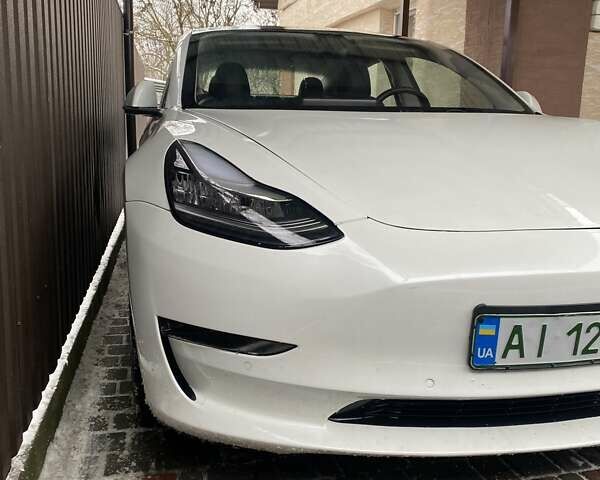 Білий Тесла Модель 3, об'ємом двигуна 0 л та пробігом 95 тис. км за 14999 $, фото 1 на Automoto.ua