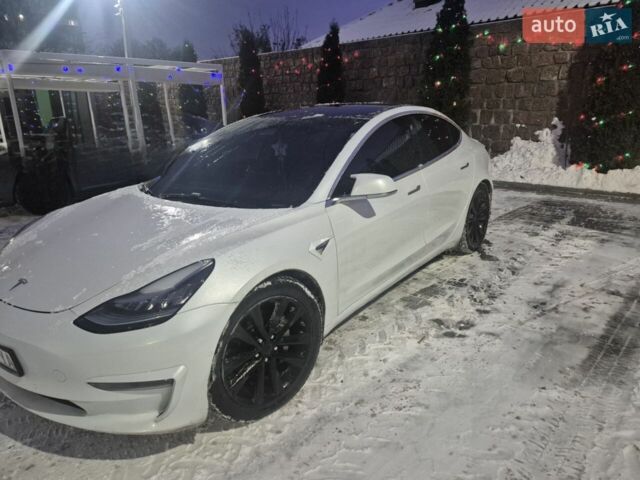 Белый Тесла Модель 3, объемом двигателя 0 л и пробегом 147 тыс. км за 15999 $, фото 1 на Automoto.ua