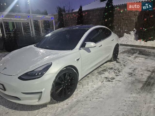 Белый Тесла Модель 3, объемом двигателя 0 л и пробегом 147 тыс. км за 16000 $, фото 1 на Automoto.ua