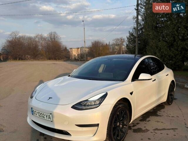 Білий Тесла Модель 3, об'ємом двигуна 0 л та пробігом 83 тис. км за 15599 $, фото 1 на Automoto.ua