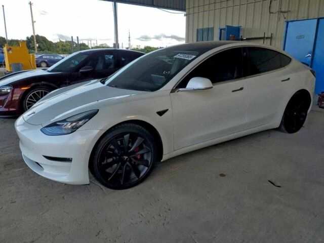 Белый Тесла Модель 3, объемом двигателя 0 л и пробегом 107 тыс. км за 3000 $, фото 1 на Automoto.ua