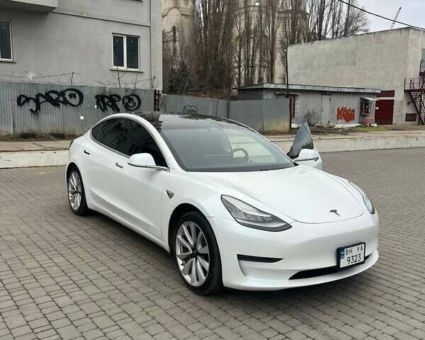 Белый Тесла Модель 3, объемом двигателя 0 л и пробегом 36 тыс. км за 16000 $, фото 1 на Automoto.ua