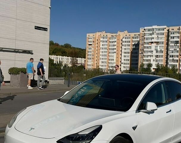 Белый Тесла Модель 3, объемом двигателя 0 л и пробегом 183 тыс. км за 15900 $, фото 1 на Automoto.ua