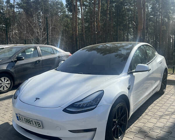 Белый Тесла Модель 3, объемом двигателя 0 л и пробегом 47 тыс. км за 19000 $, фото 1 на Automoto.ua
