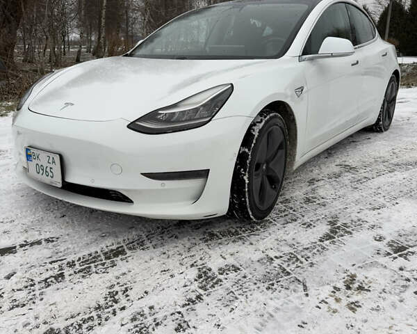 Белый Тесла Модель 3, объемом двигателя 0 л и пробегом 263 тыс. км за 14200 $, фото 1 на Automoto.ua
