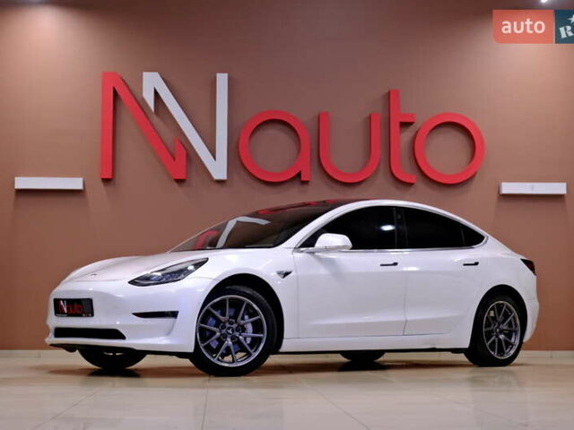 Белый Тесла Модель 3, объемом двигателя 0 л и пробегом 54 тыс. км за 15900 $, фото 1 на Automoto.ua