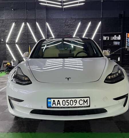 Белый Тесла Модель 3, объемом двигателя 0 л и пробегом 110 тыс. км за 26000 $, фото 1 на Automoto.ua