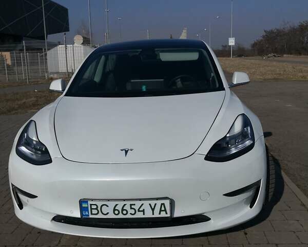 Белый Тесла Модель 3, объемом двигателя 0 л и пробегом 88 тыс. км за 15200 $, фото 1 на Automoto.ua