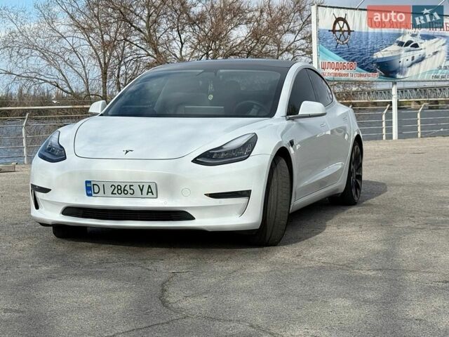 Белый Тесла Модель 3, объемом двигателя 0 л и пробегом 164 тыс. км за 18000 $, фото 1 на Automoto.ua
