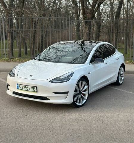 Білий Тесла Модель 3, об'ємом двигуна 0 л та пробігом 158 тис. км за 20000 $, фото 1 на Automoto.ua