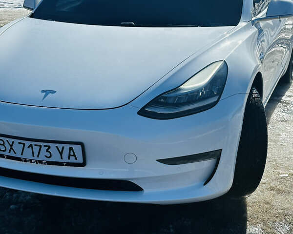 Белый Тесла Модель 3, объемом двигателя 0 л и пробегом 112 тыс. км за 17000 $, фото 1 на Automoto.ua