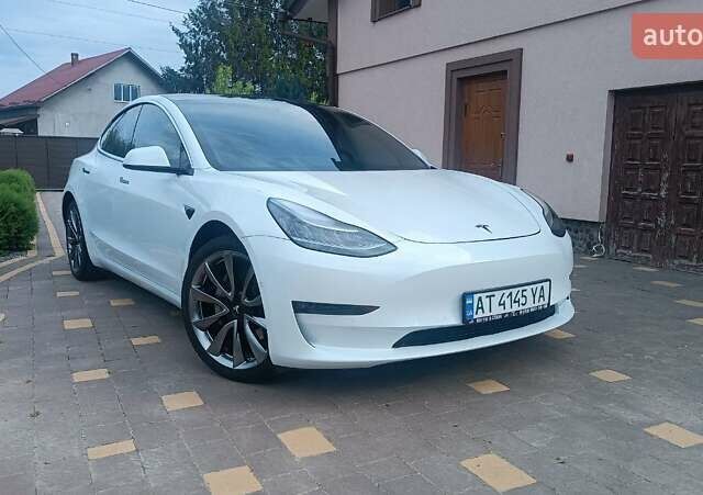 Білий Тесла Модель 3, об'ємом двигуна 0 л та пробігом 85 тис. км за 17500 $, фото 1 на Automoto.ua