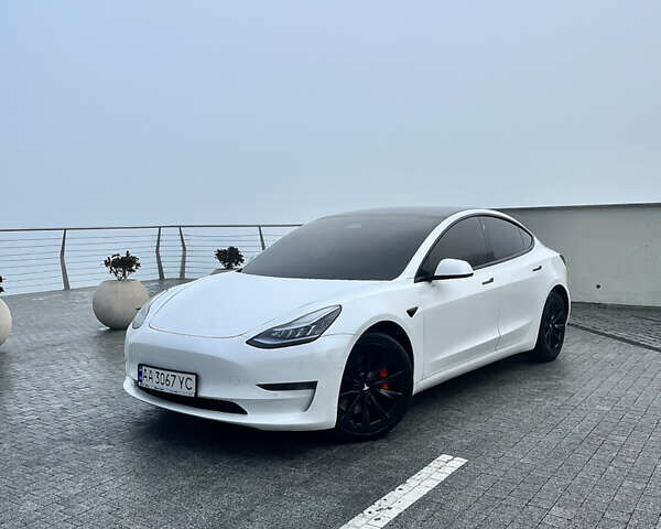 Белый Тесла Модель 3, объемом двигателя 0 л и пробегом 137 тыс. км за 17300 $, фото 1 на Automoto.ua